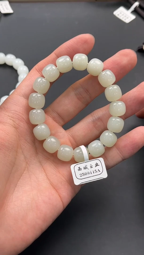 未镶嵌手串和田玉且末青白老型手串卡12微色差