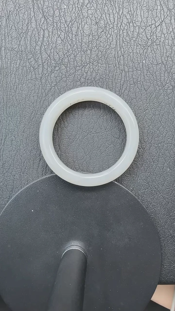 和田玉手镯未镶嵌140圈口50.8