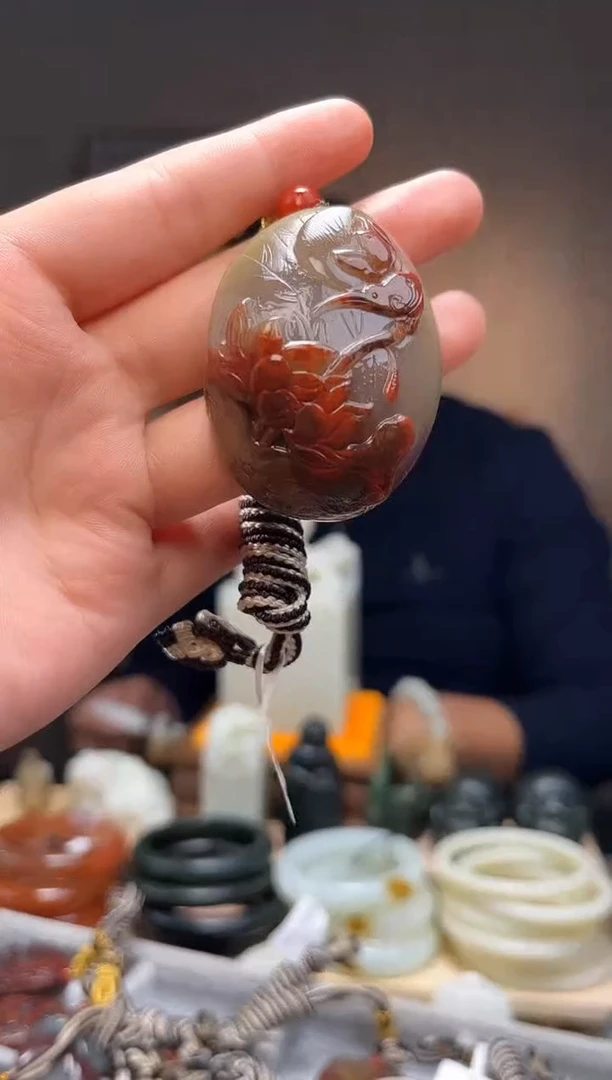 颈饰未镶嵌石英质玉吊坠