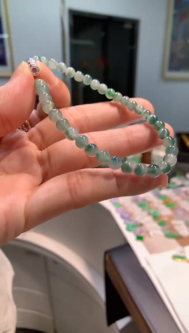 颈饰未镶嵌翡翠手串