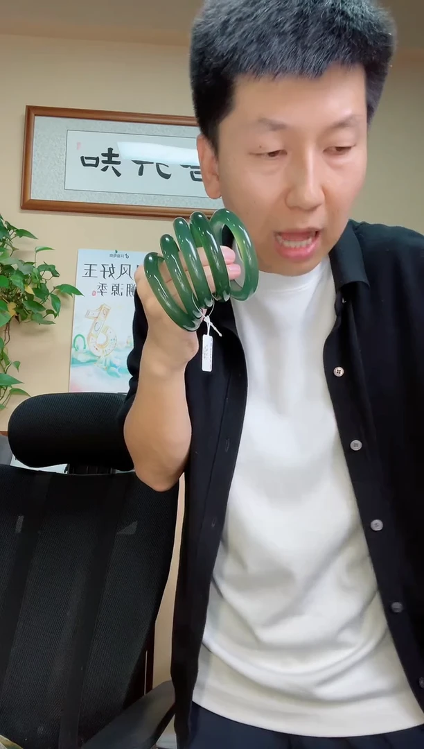 未镶嵌岫玉手镯多样性发一个