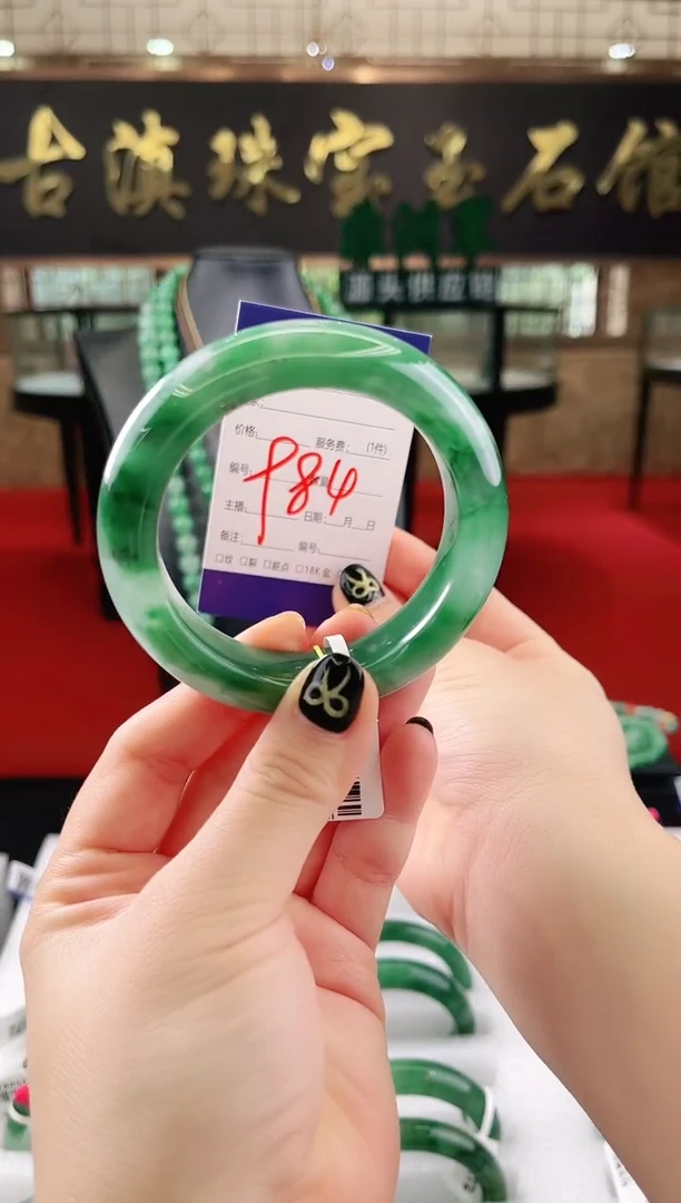 未镶嵌手镯石英质玉（非洲翠）微瑕，一经发货，运费不退介意勿拍