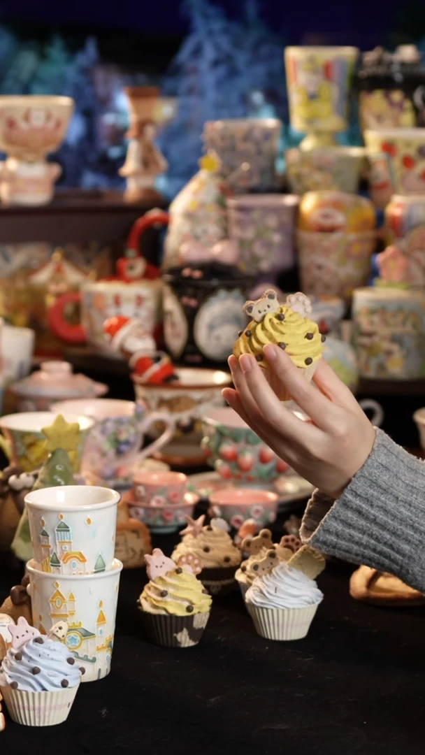 摆件陶景德镇釉下彩手绘设计师款陶瓷