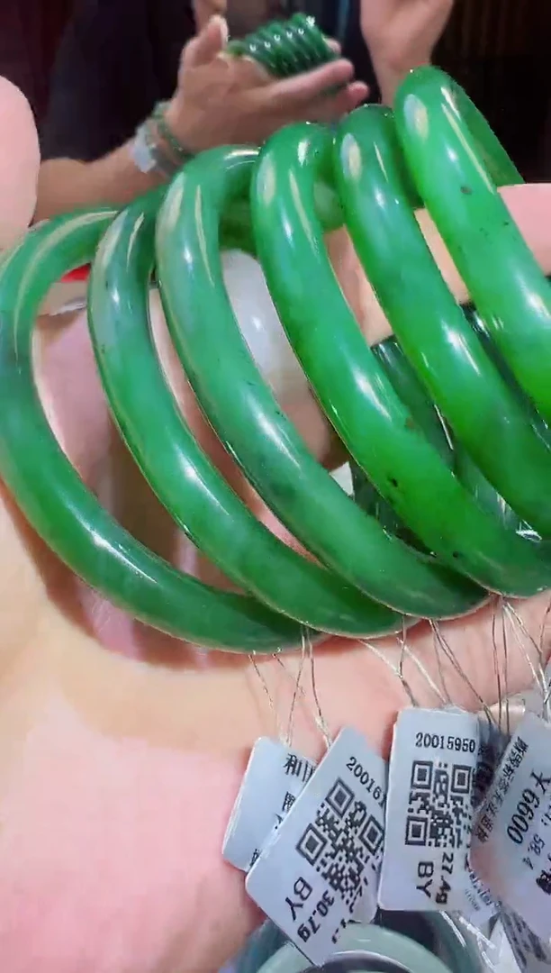 未镶嵌手镯和田玉碧玉阳绿（多样性发一）