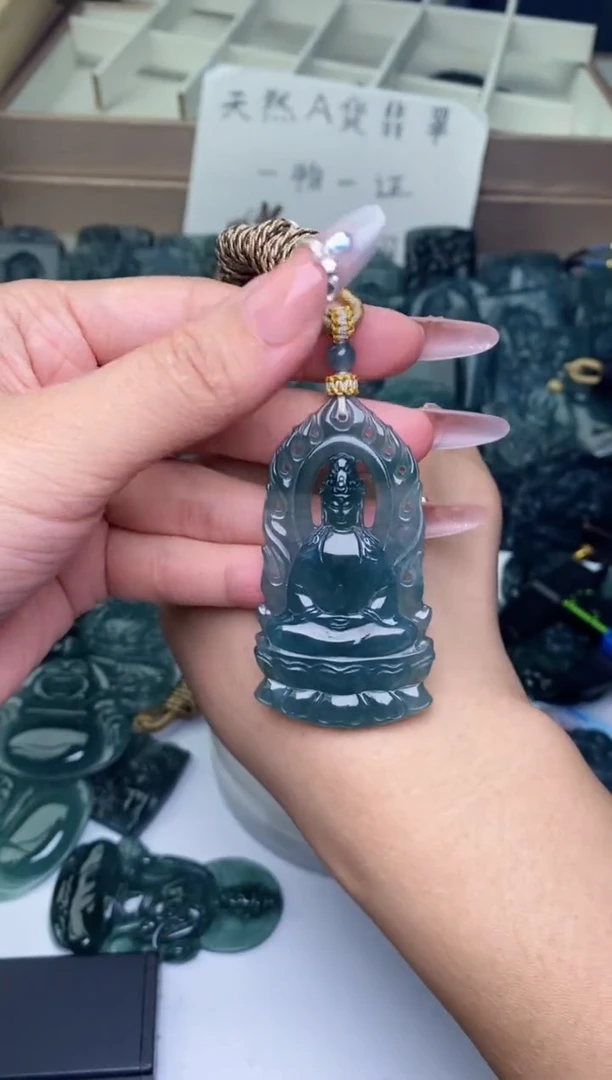 颈饰未镶嵌翡翠