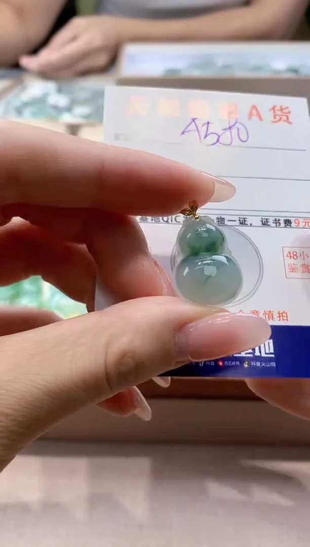 颈饰18K金镶嵌翡翠天然缅甸a货翡翠