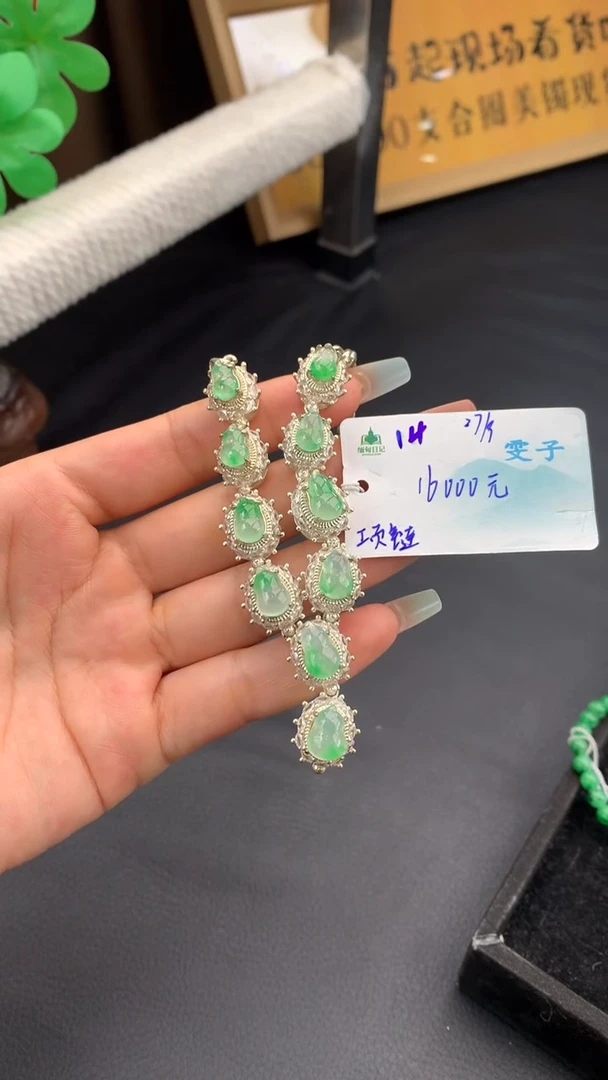 吊坠(不含链)未镶嵌翡翠自带#送人#，联系客服核对地址~