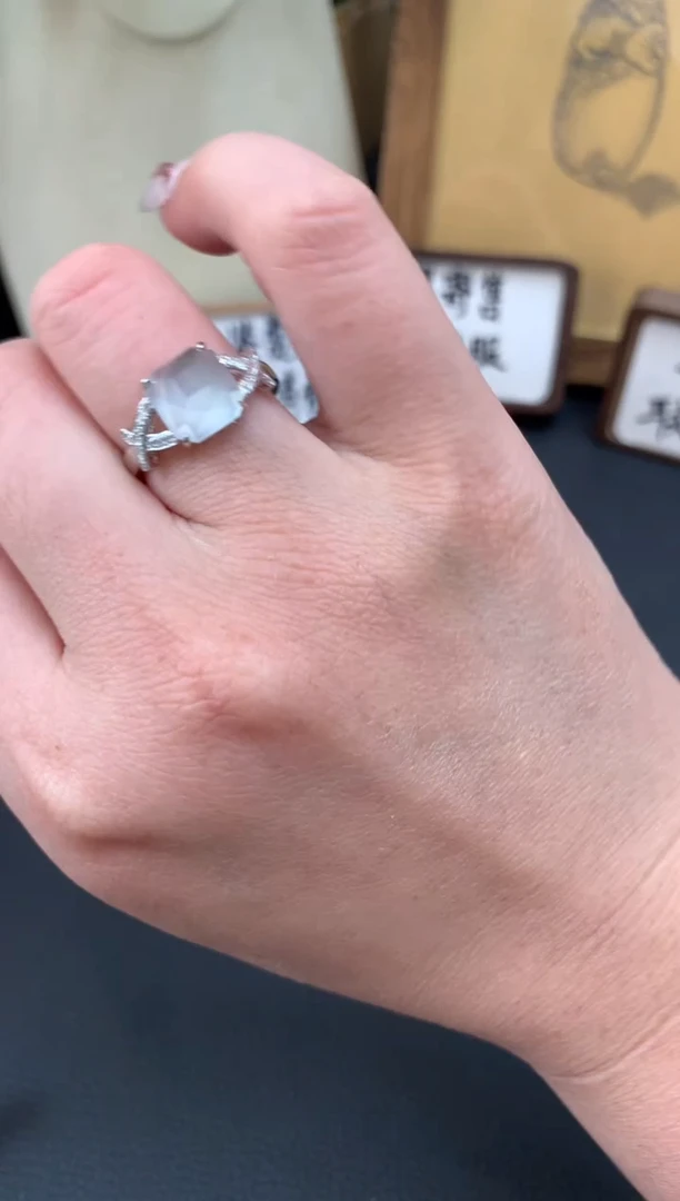 18K金镶嵌定制翡翠D324