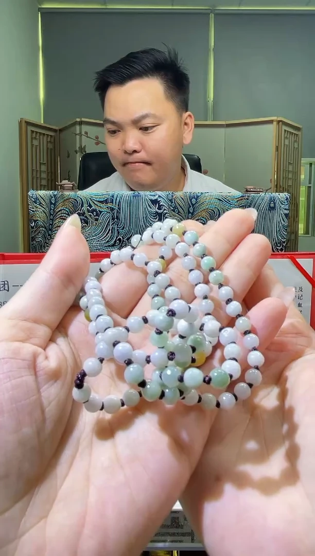 翡翠未镶嵌颈饰翡翠未镶嵌颈饰多样性发其一