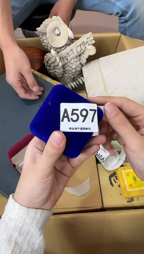 其他卓****r597...中古产品谨慎参拍
