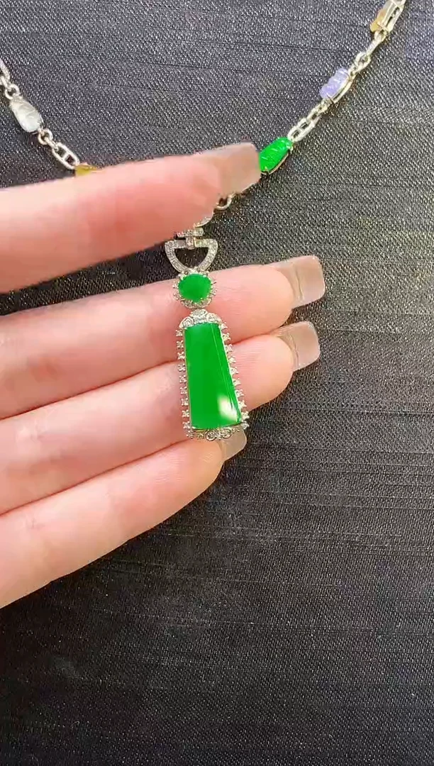 吊坠(不含链)18K金镶嵌翡翠L0575多样性发其一