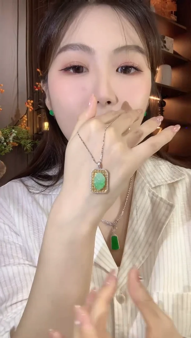 吊坠(不含链)18K金镶嵌翡翠A19翡翠