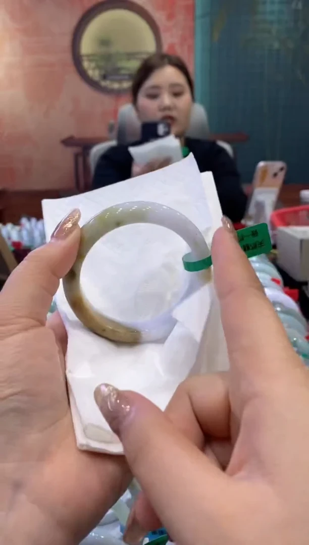 【闪购商品】翡翠手镯未镶嵌多人0011287