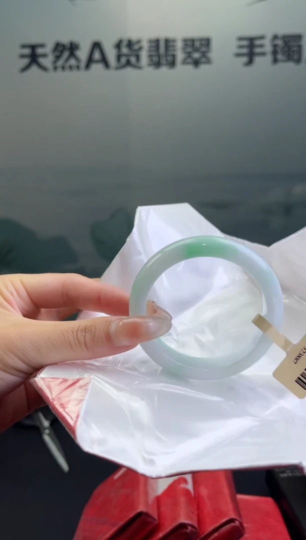 翡翠手镯未镶嵌翡翠手镯7