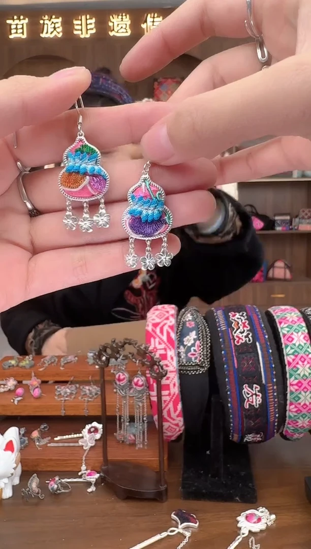 【闪购商品】织绣扶光苗绣传承135