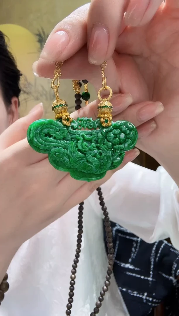 颈饰未镶嵌翡翠吊坠
