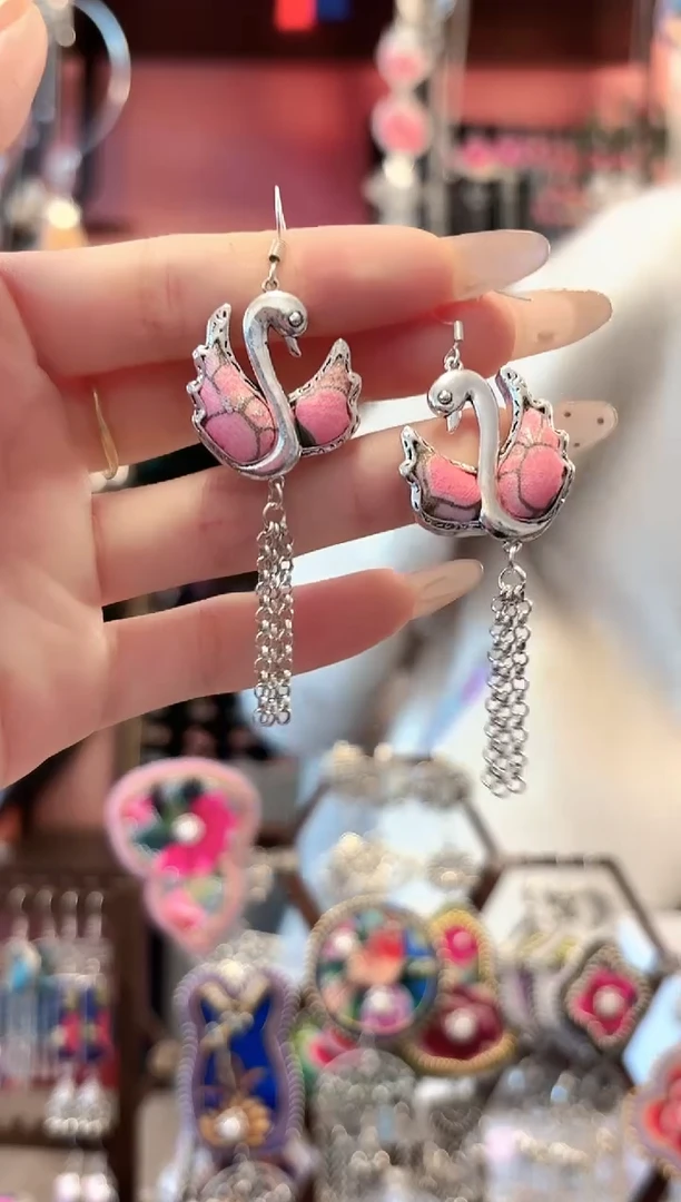 织绣云织谣民族风精美饰品   118