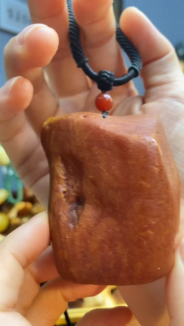 未镶嵌颈饰琥珀吊坠
