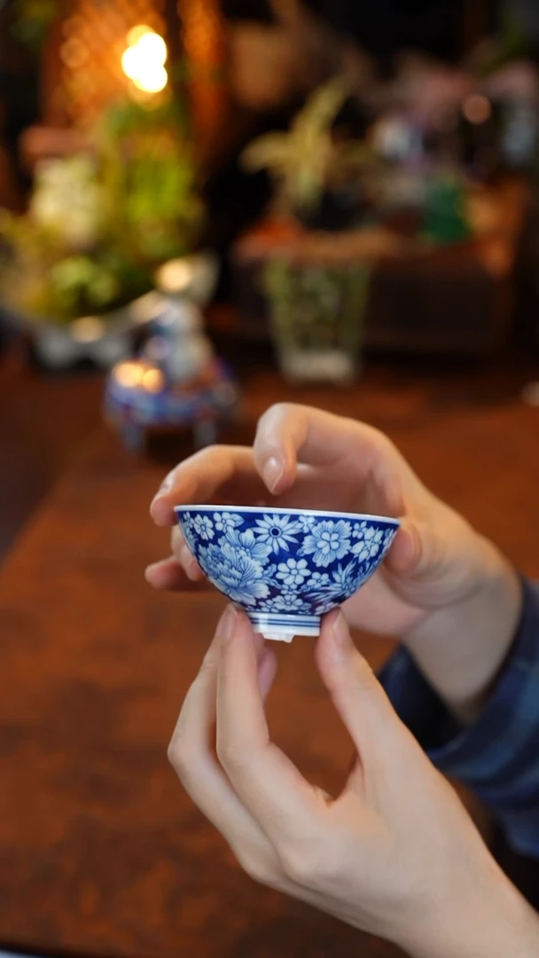 青花万花斗笠杯