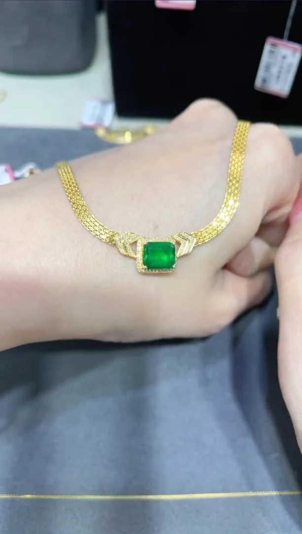 18K金镶嵌天然祖母绿项链