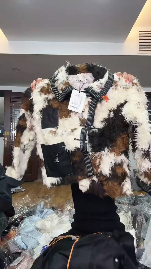 皮毛一体外套       S码         105斤