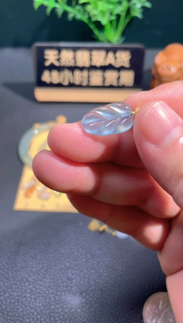 颈饰18K金镶嵌翡翠翡翠