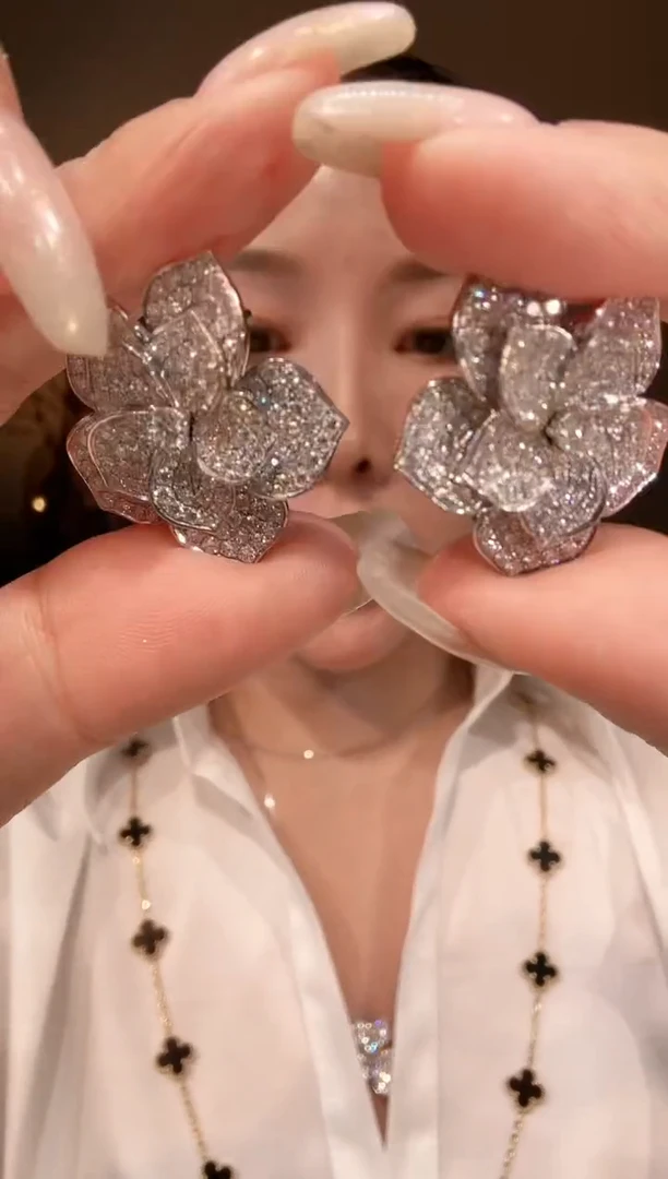 【闪购商品】钻石耳扣18K金镶嵌G23040756