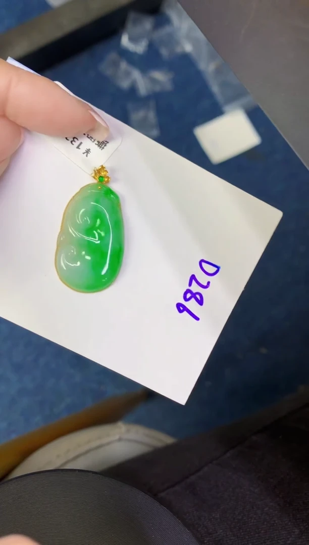 翡翠18K金镶嵌颈饰缅甸天然翡翠A货