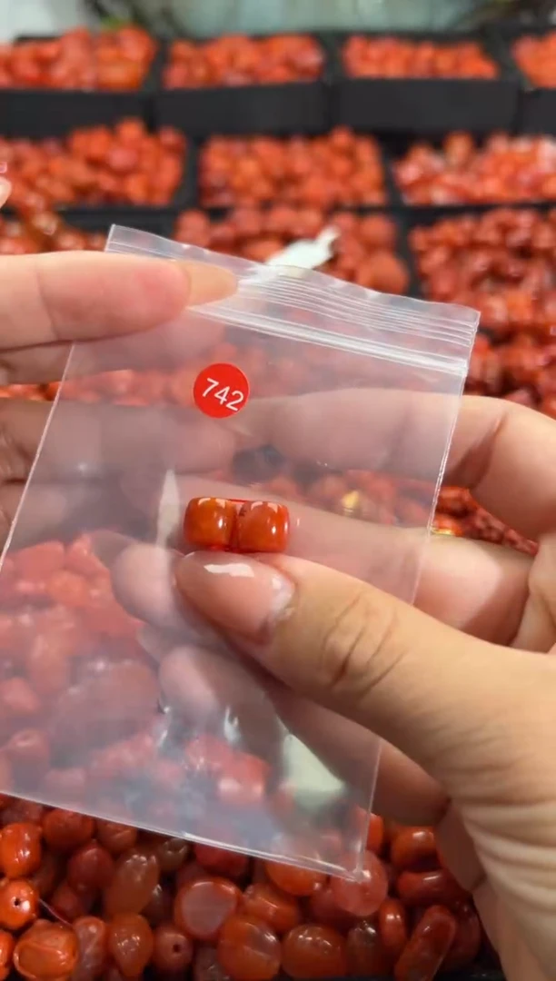 南红玛瑙未镶嵌颈饰1