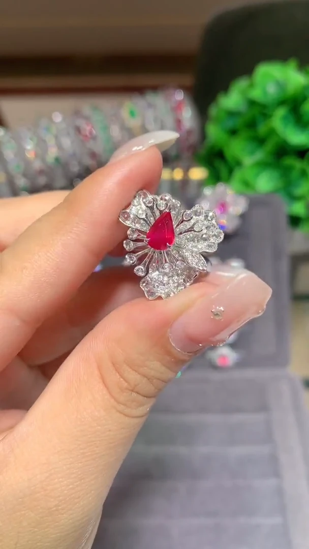 18K金镶嵌戒指红宝石1.05ct