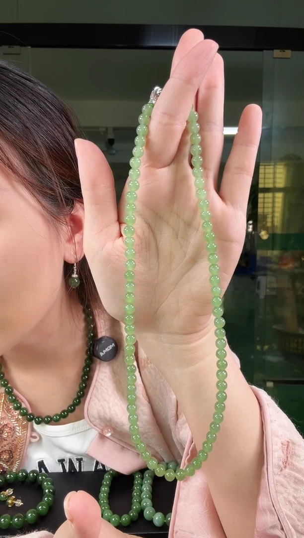 项链未镶嵌和田玉（碧玉）碧玉6mm苹果绿项链（无矿点）