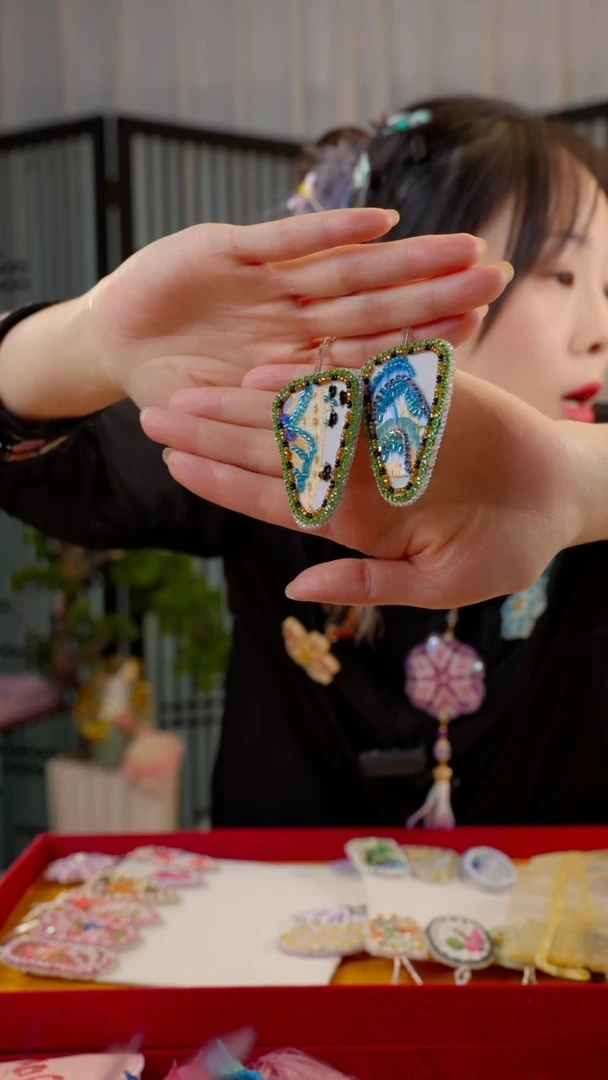 刺绣青**见非遗绒花手工饰品