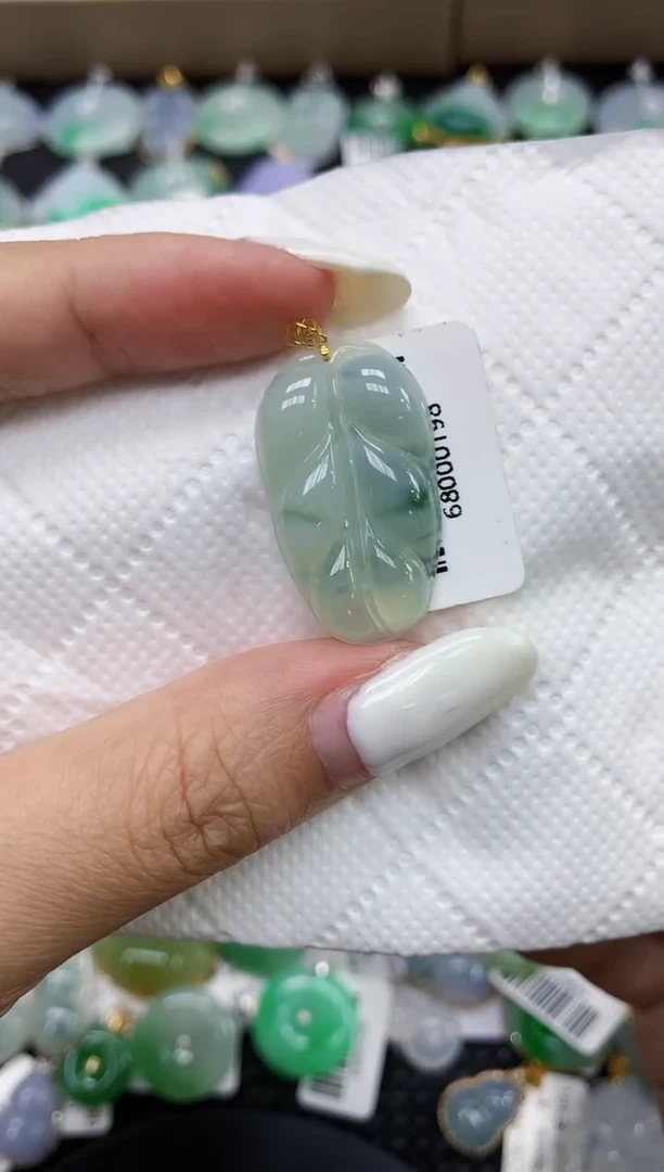颈饰18K金镶嵌翡翠11111111111