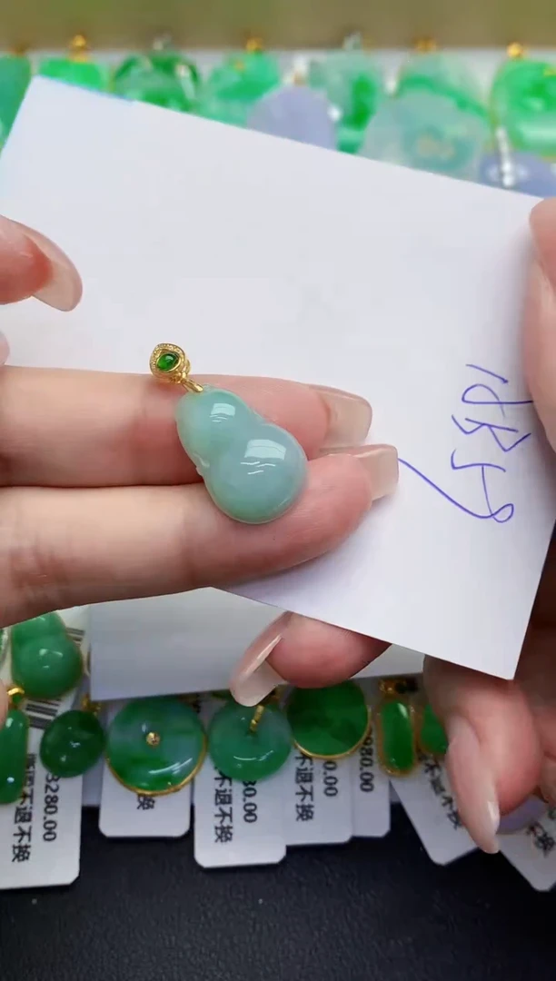 翡翠未镶嵌颈饰缅甸天然翡翠A货