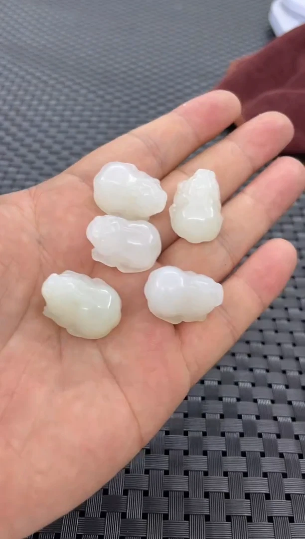 和田玉未镶嵌颈饰貔貅（多样性发一件）HDY103