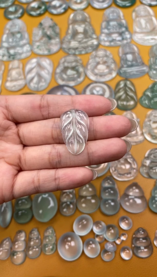 翡翠未镶嵌吊坠(不含链)叶子 27.5 17.6 3.7