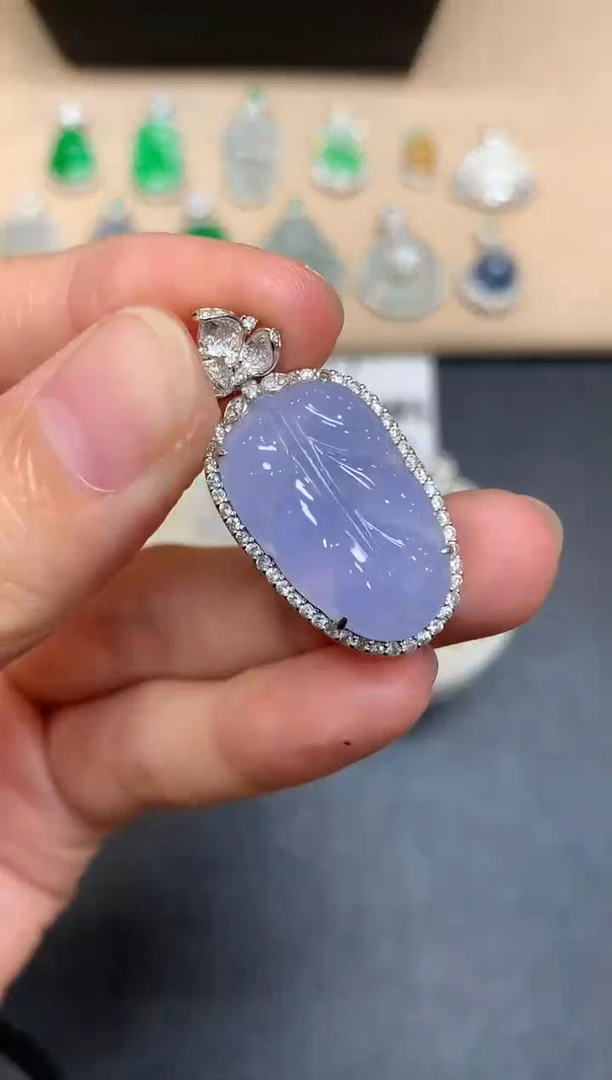 颈饰18K金镶嵌翡翠树叶【无服务费