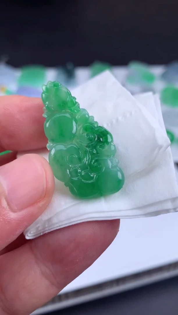 定制翡翠未镶嵌胡*翡翠