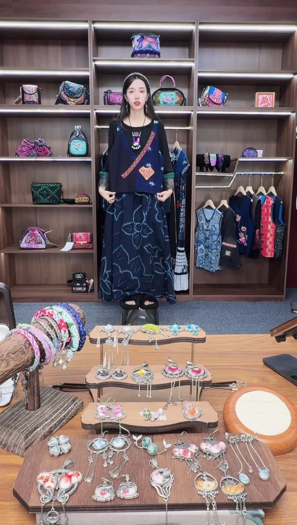 织绣A8蒙阿苏苗绣传承店