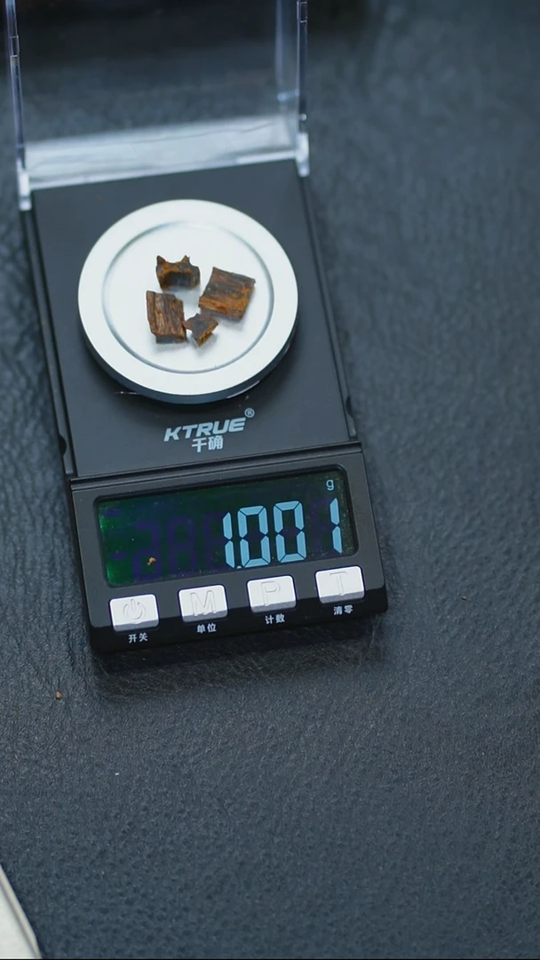 沉香沉香碎屑创***恒白棋楠碎料1.001克