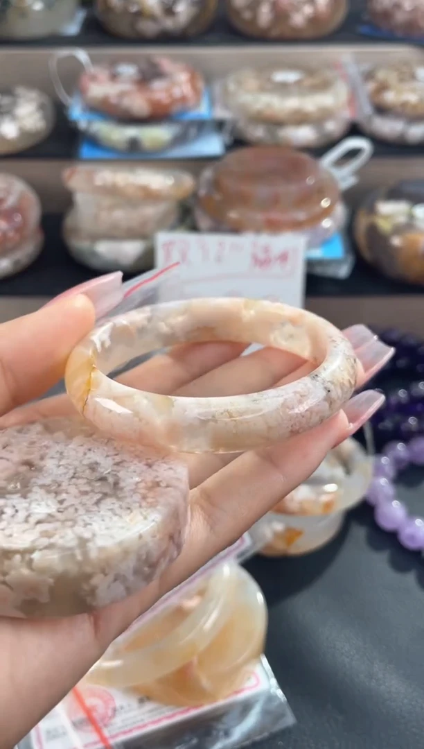 未镶嵌手镯石英质玉54