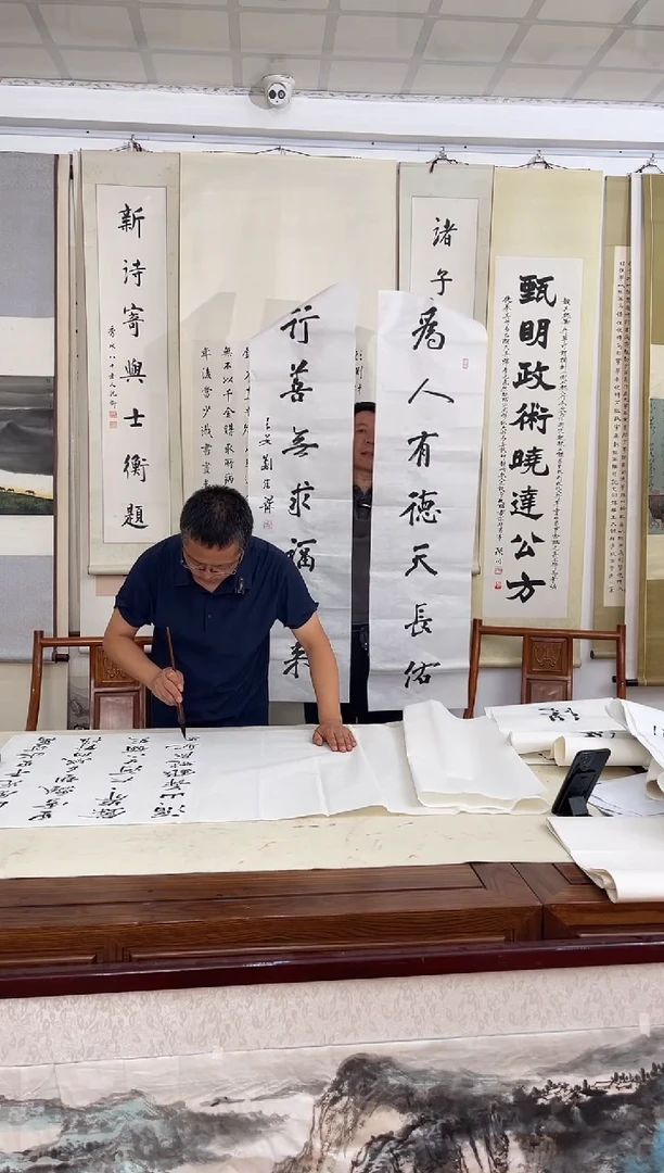 书法刘老师为人行善四尺对开对联