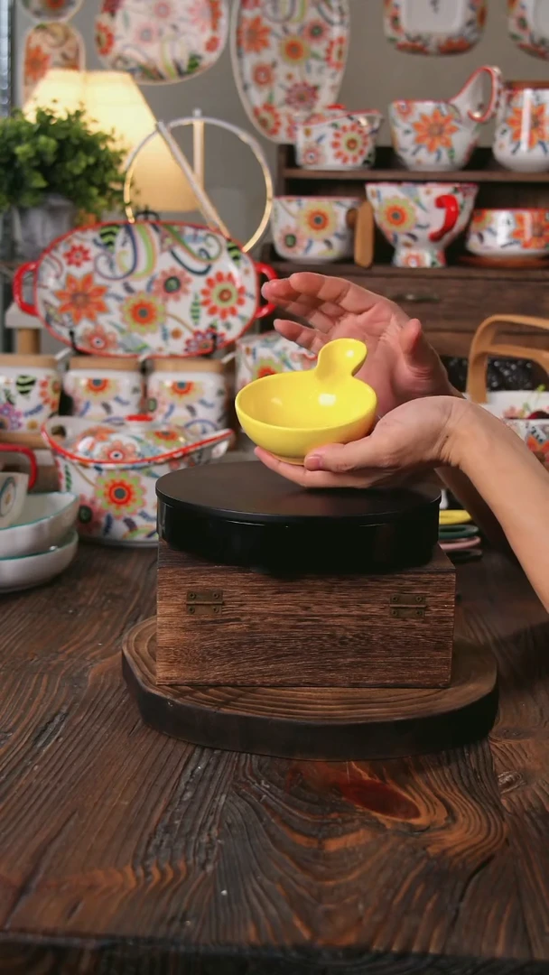 碗糖果黄色带手柄调料碟