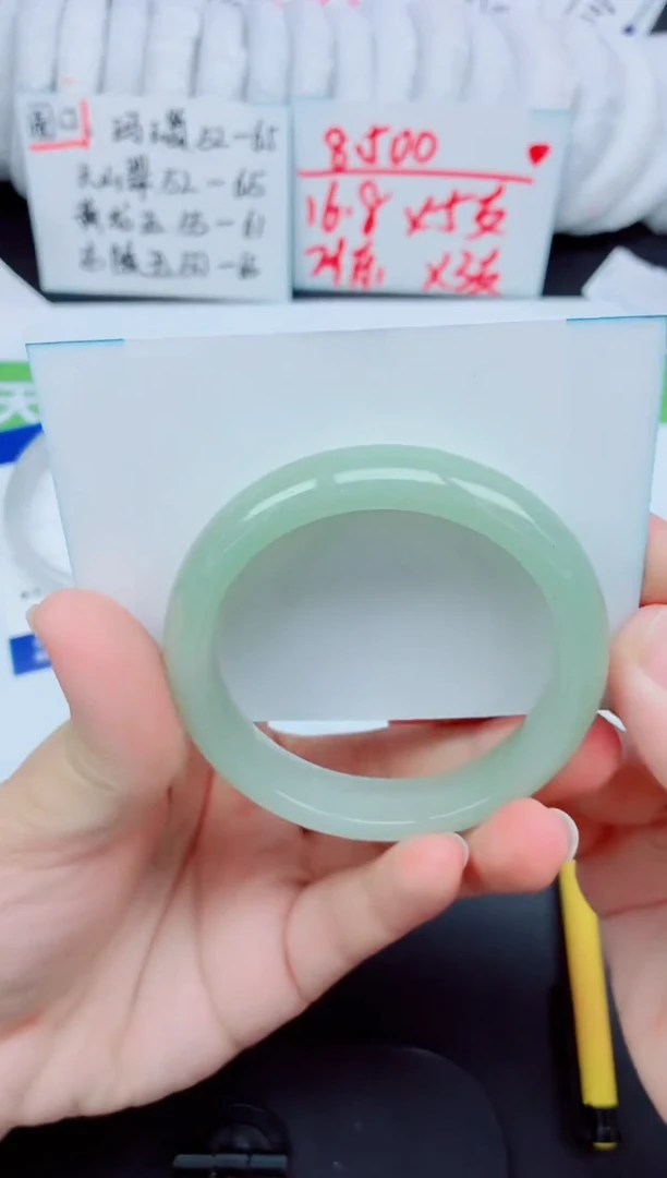未镶嵌手镯石英质玉80-57.2