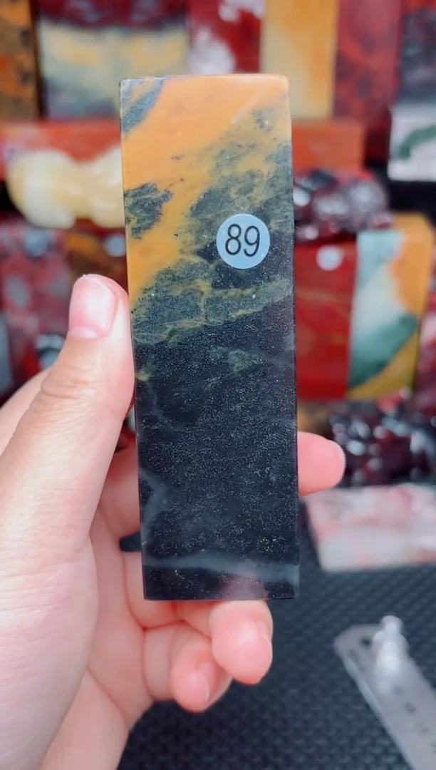 玉89号桂林鸡血玉印章、摆件