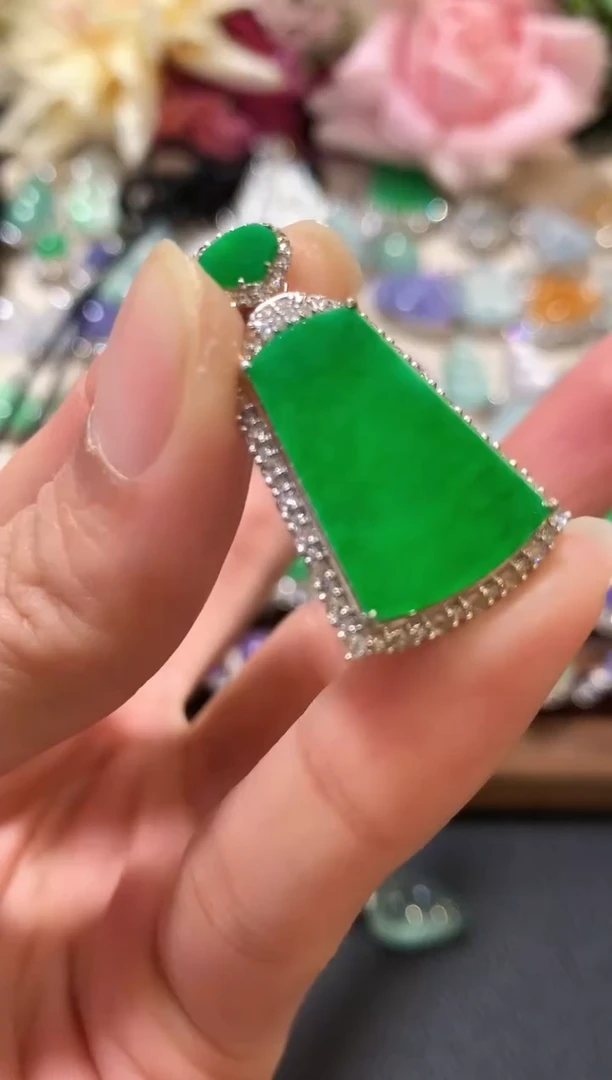 吊坠(不含链)18K金镶嵌翡翠m50 重拍