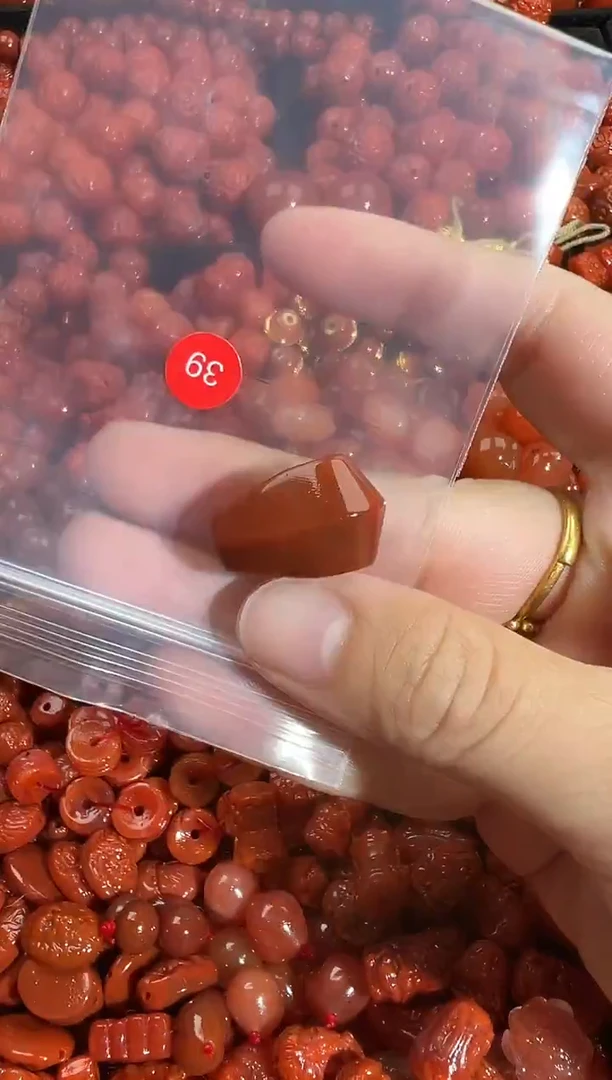 颈饰未镶嵌南红玛瑙1