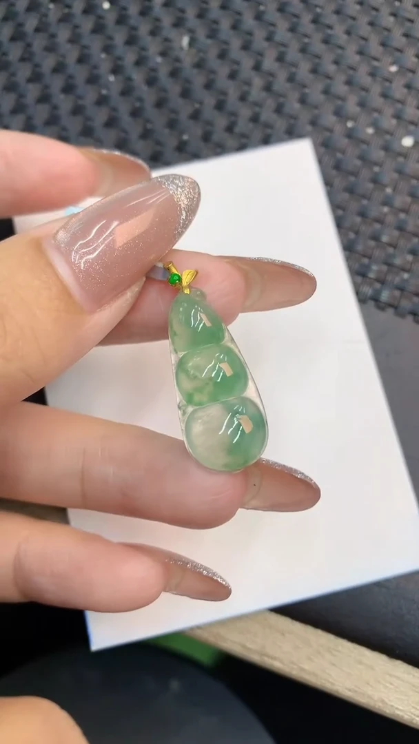 颈饰18K金镶嵌翡翠1