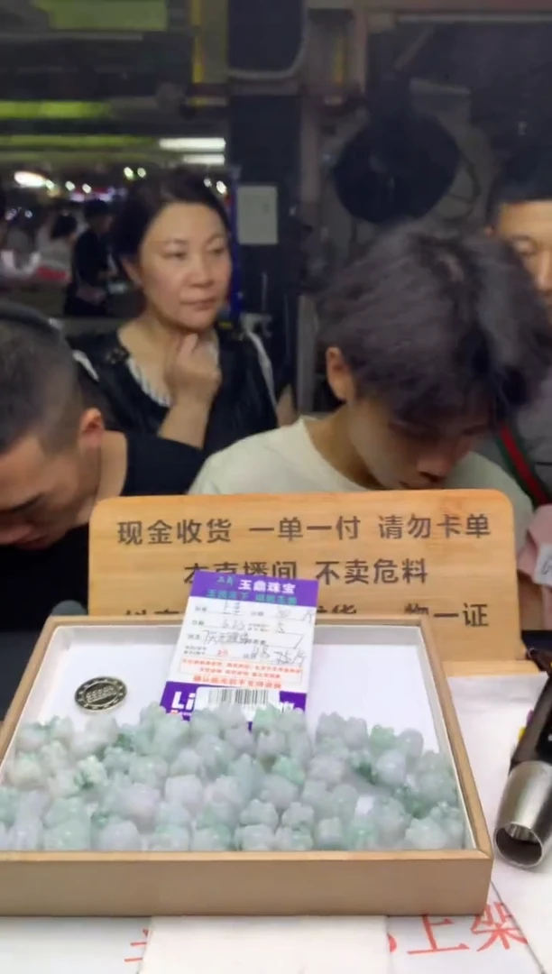 翡翠未镶嵌吊坠(不含链)多样性发其一-F0194773