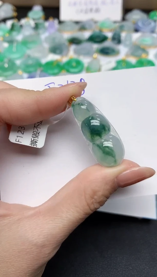 颈饰18K金镶嵌翡翠天然缅甸A货翡翠百元以上9元证书费自理